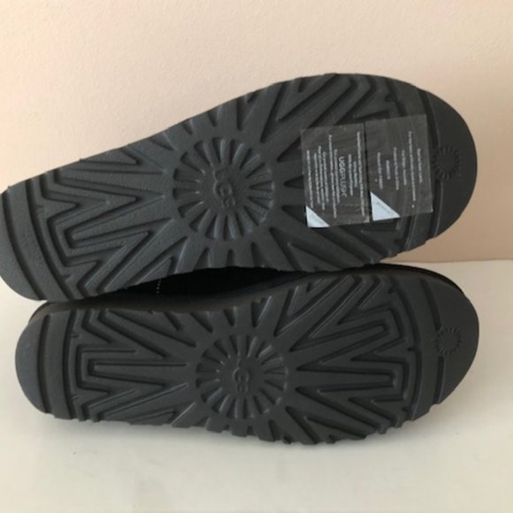 UGG Classic Ultra Mini Stud Genuine Shearling Lined Black Boot. NWT. Size: 8 - Picture 10 of 11